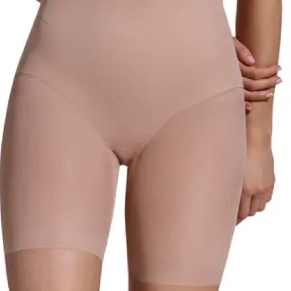 NWT honey love super power short
